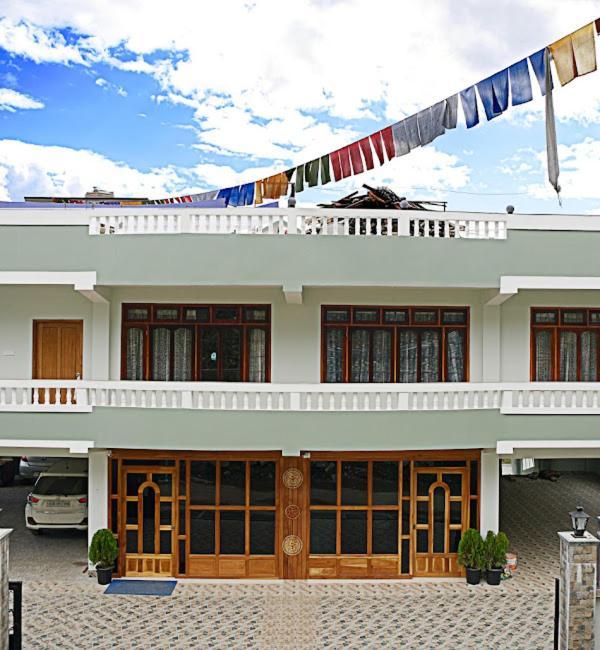Hotel Tawang Heights , Tawang Exteriör bild